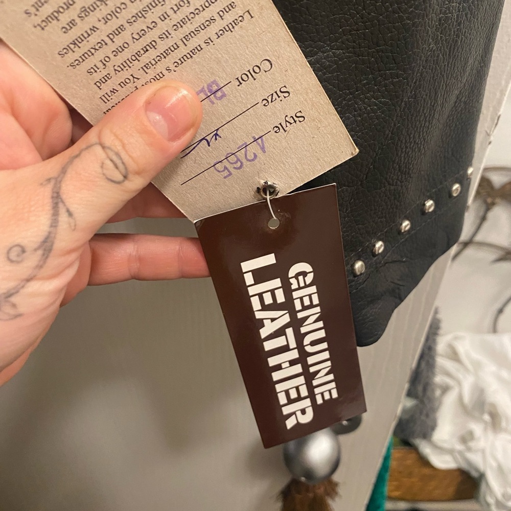 Leather jacket - Picture 4 of 13